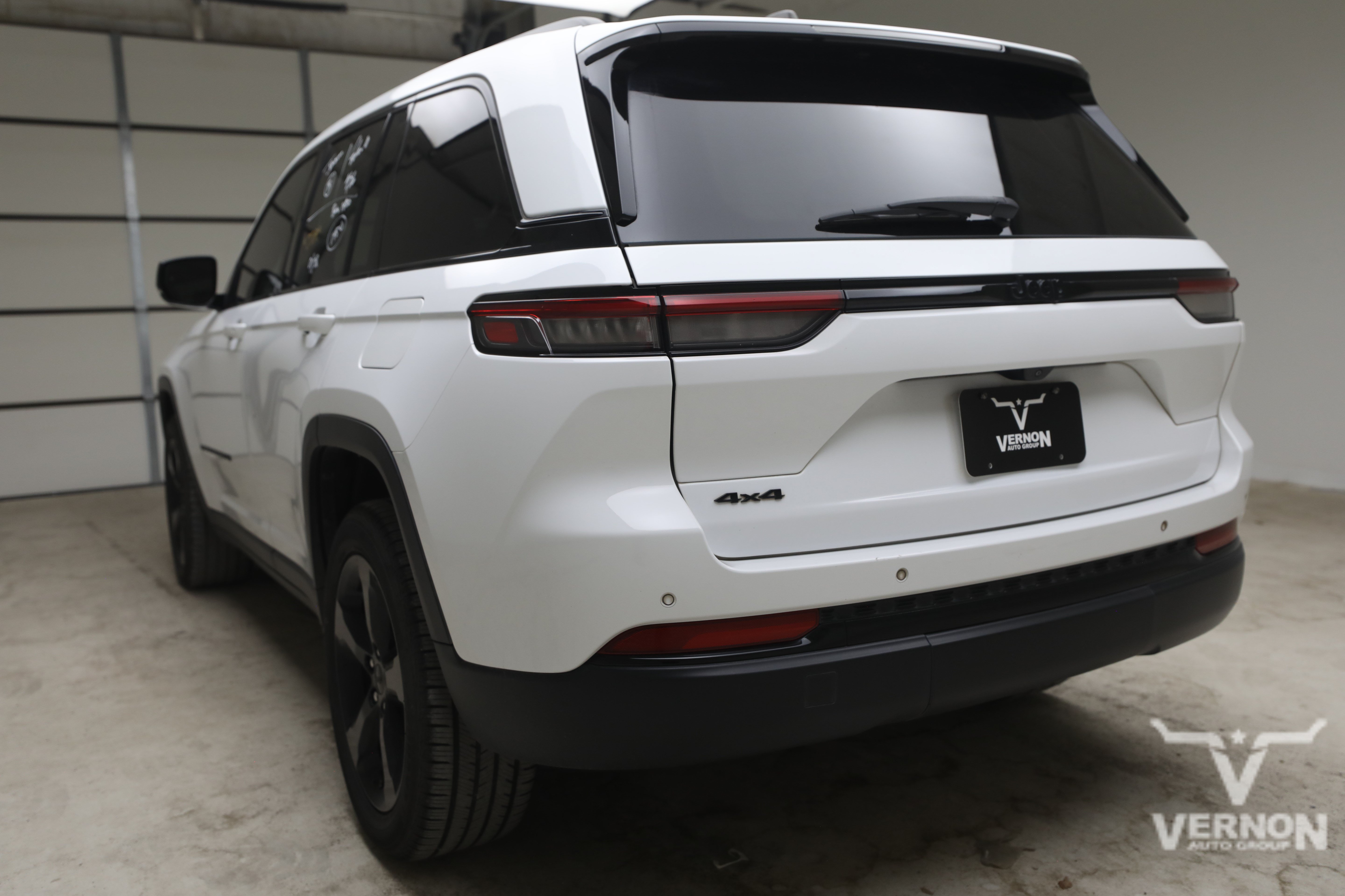 Used 2023 Jeep Grand Cherokee Laredo SUV