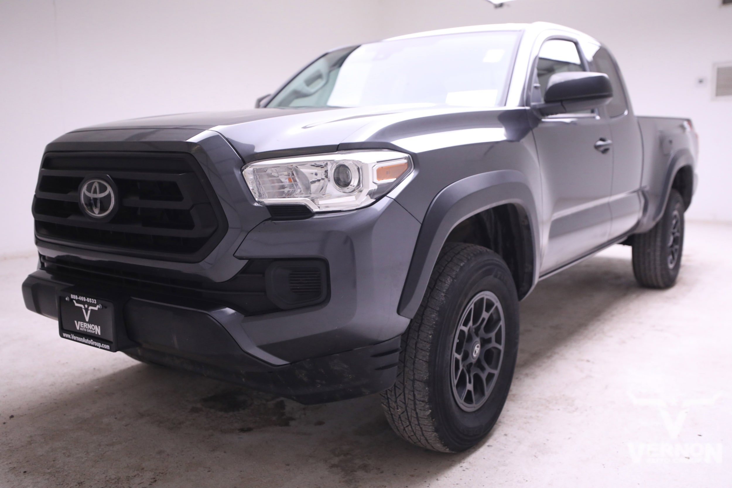 2020 Toyota Tacoma SR's photo