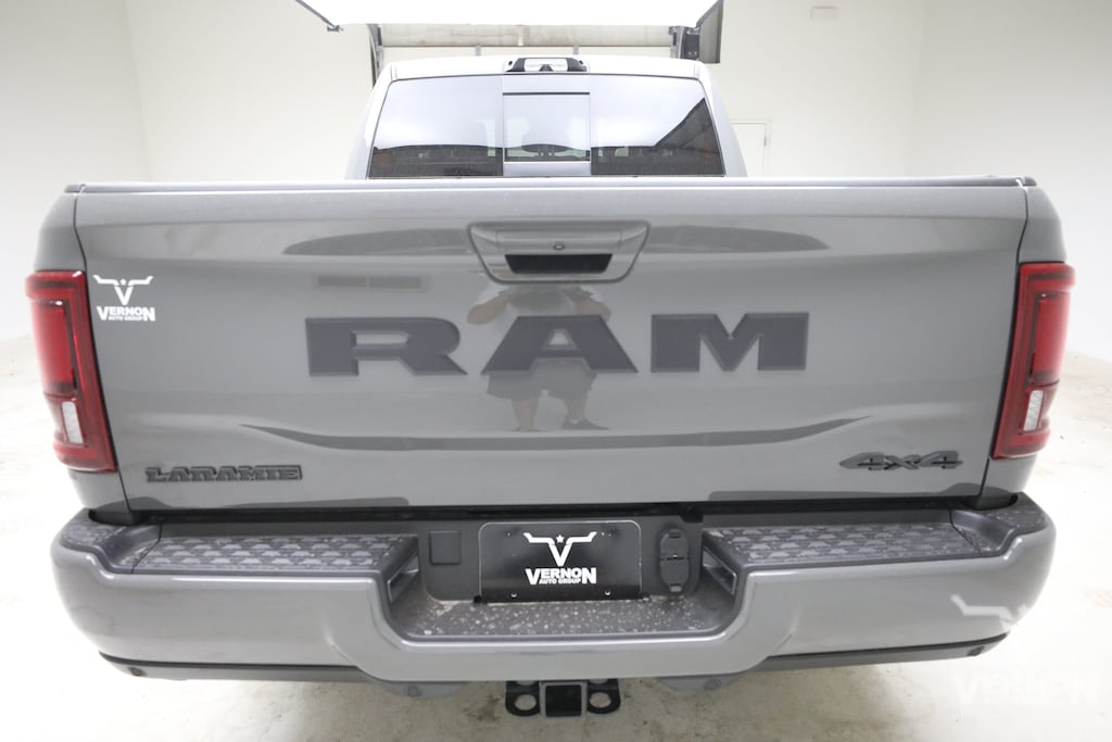 New 2026 Ram 3500 LARAMIE CREW CAB 4X4 6'4 BOX Pickup