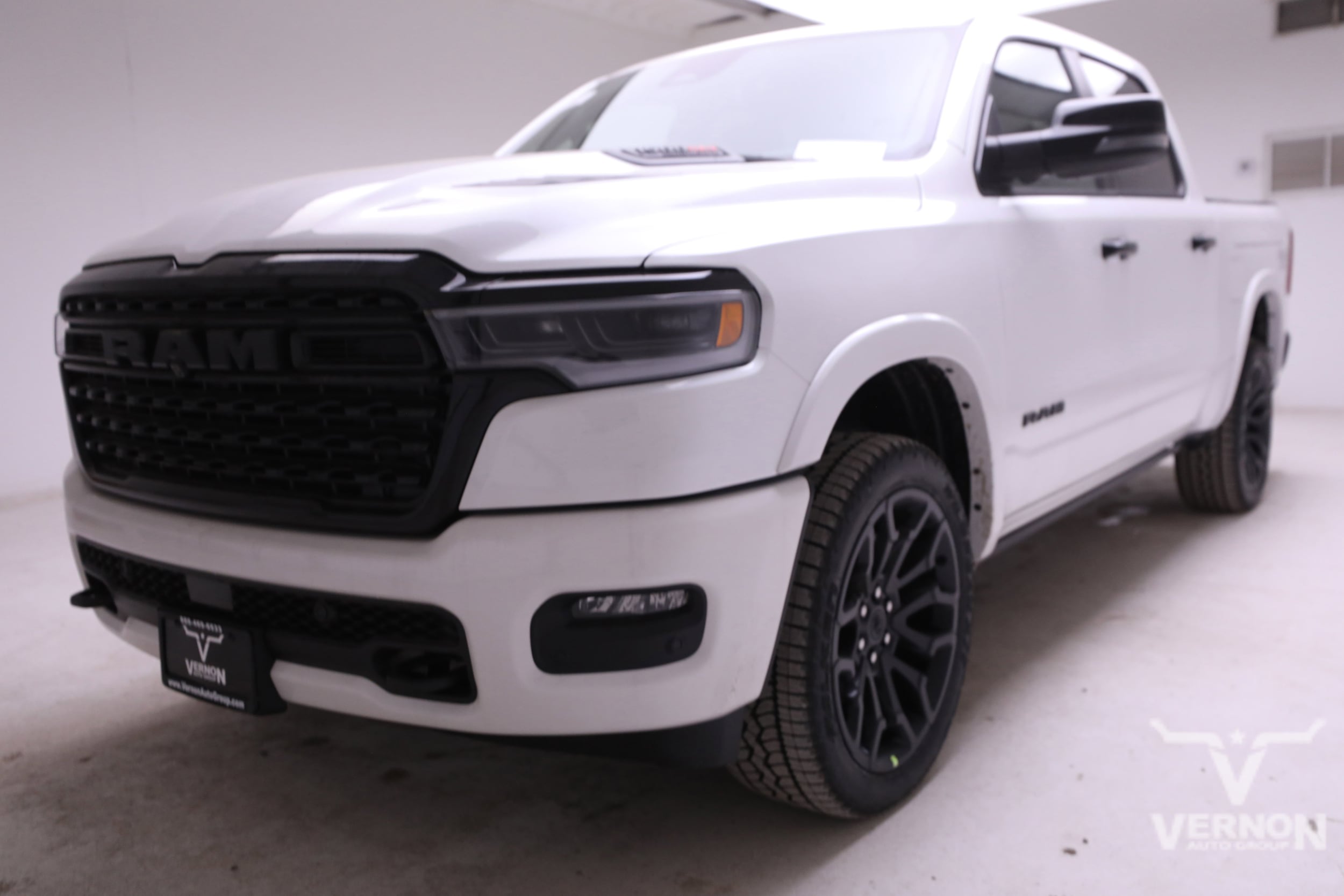 New 2026 Ram 1500 LIMITED CREW CAB 4X4 5'7 BOX