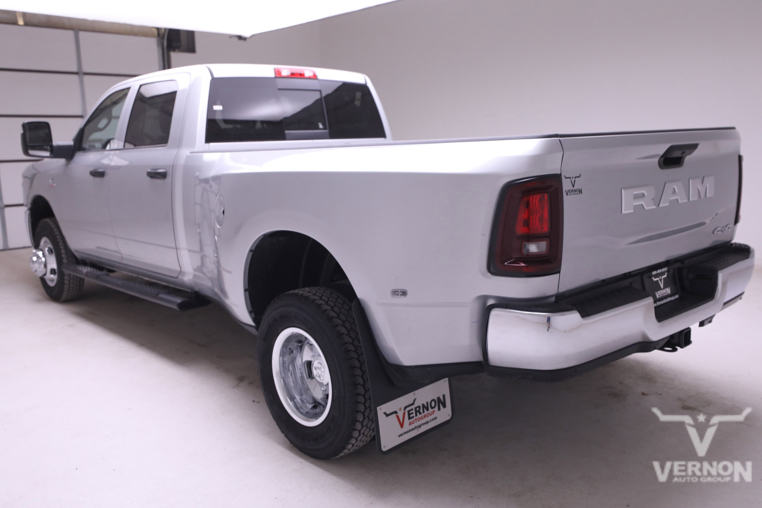 View vehicle photo 3