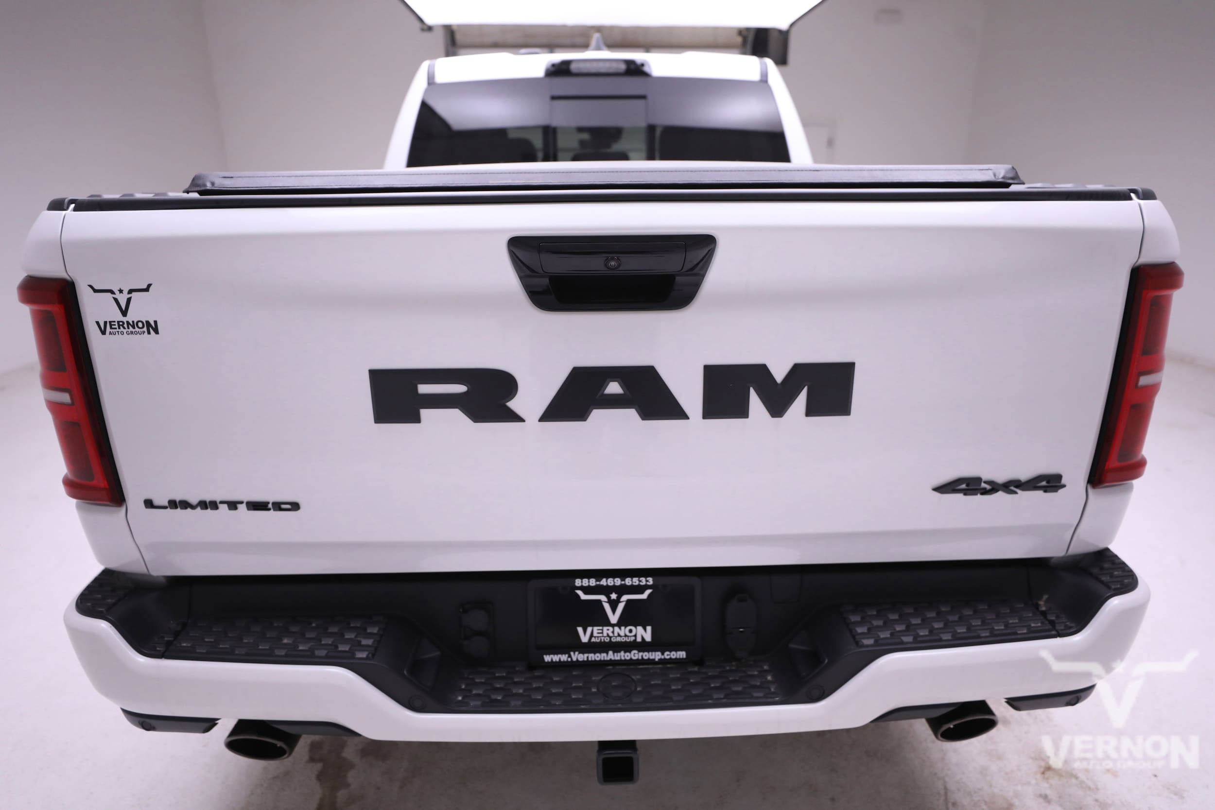 View vehicle photo 4