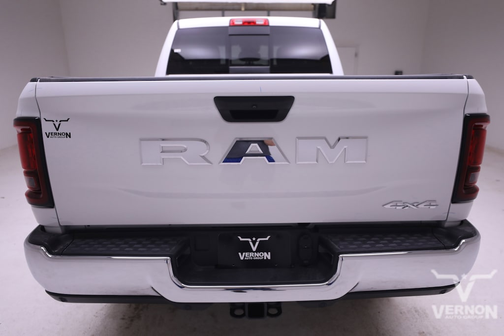 New 2026 Ram 2500 TRADESMAN CREW CAB 4X4 6'4 BOX Pickup