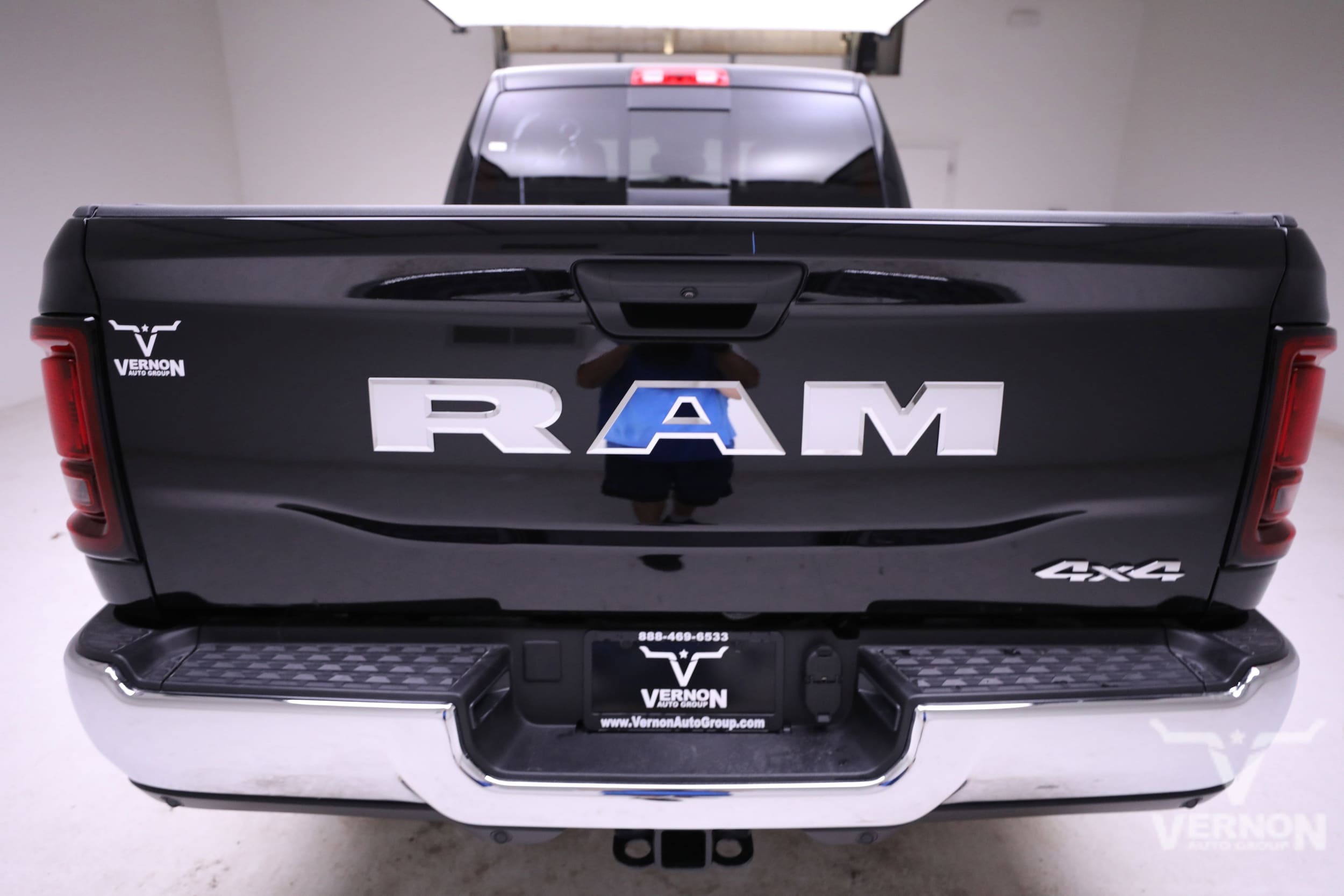 View vehicle photo 4