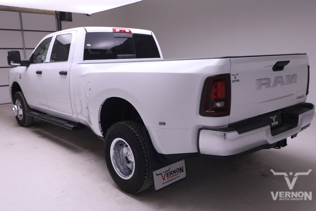 New 2026 Ram 3500 TRADESMAN CREW CAB 4X4 8' BOX Pickup
