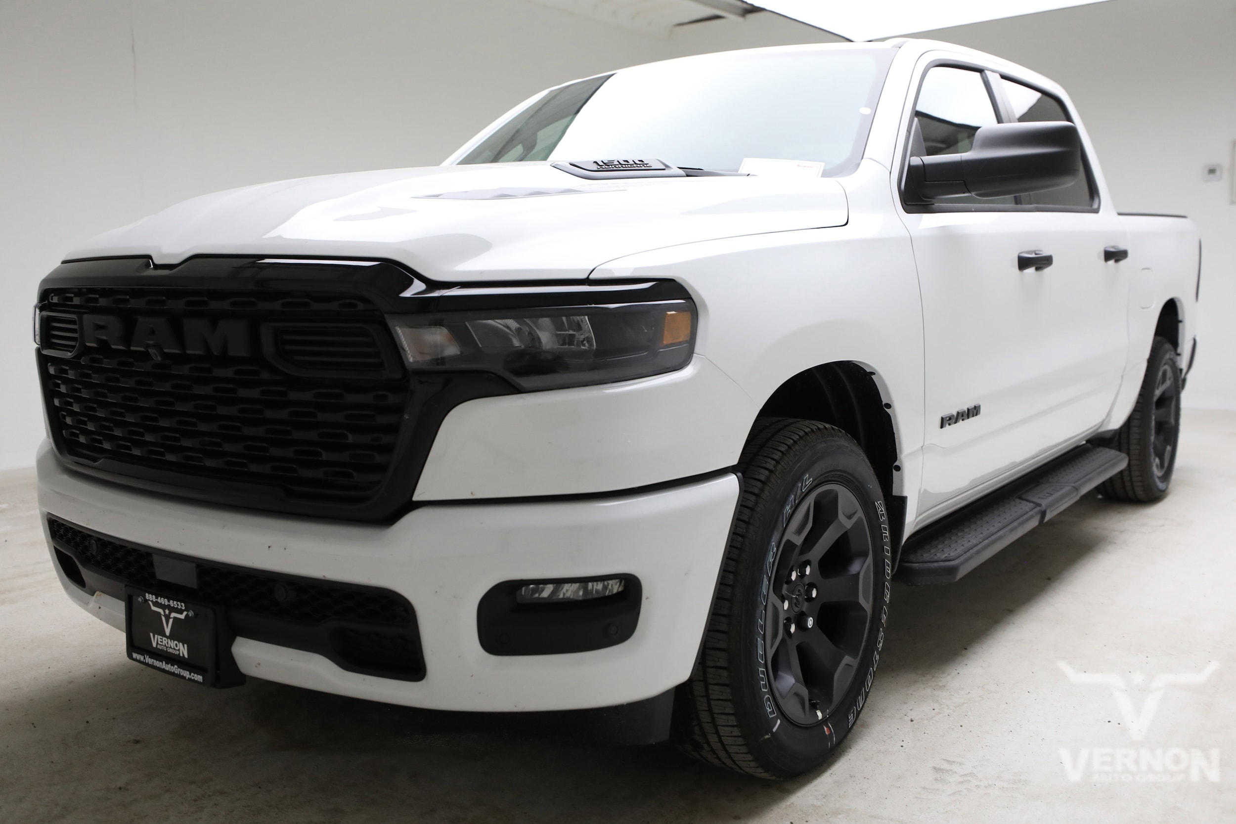 2026 RAM 1500 Express 4x4 Crew Cab 5'7's photo