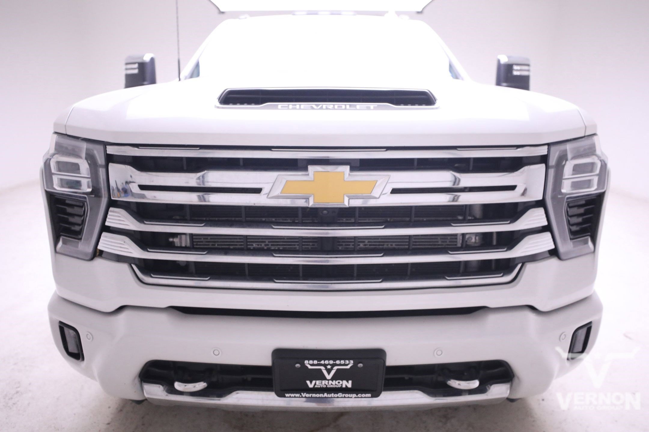 2025 Chevrolet Silverado 3500HD High Country photo 2