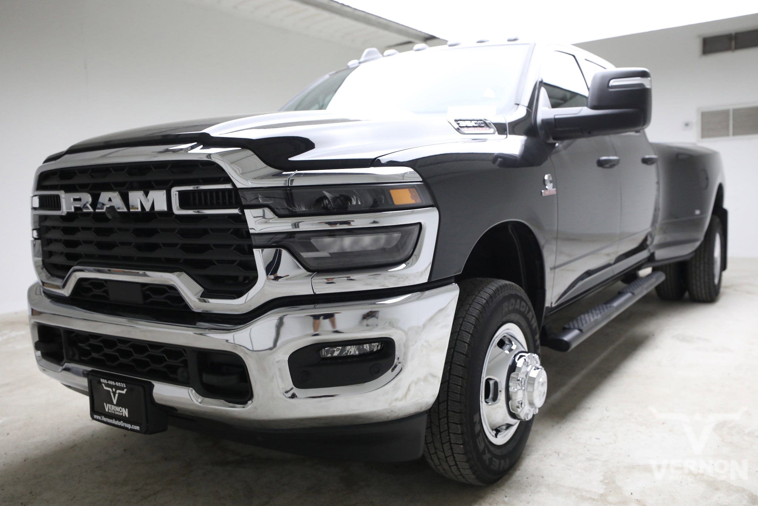 New 2026 Ram 3500 TRADESMAN CREW CAB 4X4 8' BOX