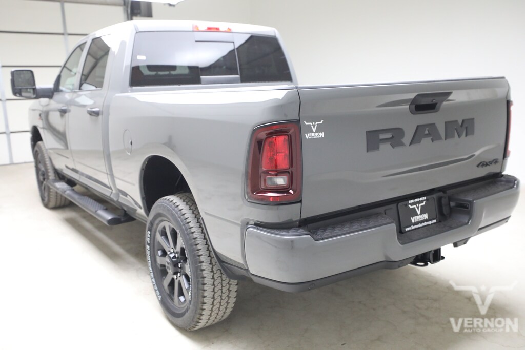New 2026 Ram 2500 BLACK EXPRESS CREW CAB 4X4 6'4 BOX Pickup