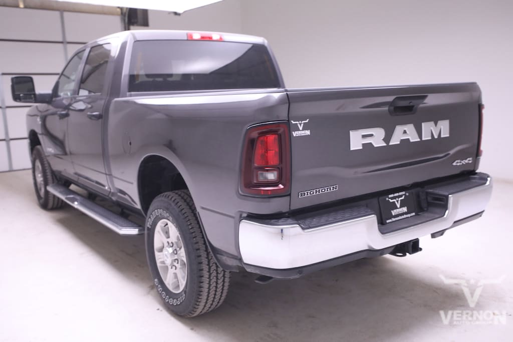 New 2025 Ram 3500 BIG HORN CREW CAB 4X4 6'4 BOX Pickup
