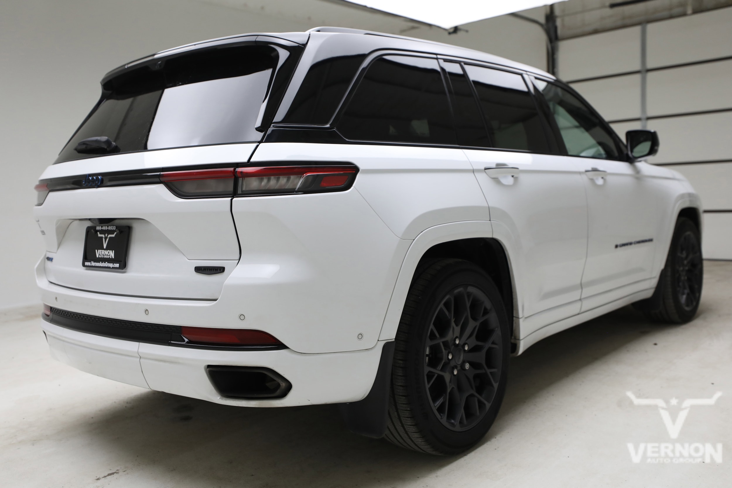 View vehicle photo 5