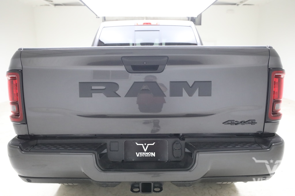 New 2026 Ram 2500 BLACK EXPRESS CREW CAB 4X4 6'4 BOX Pickup