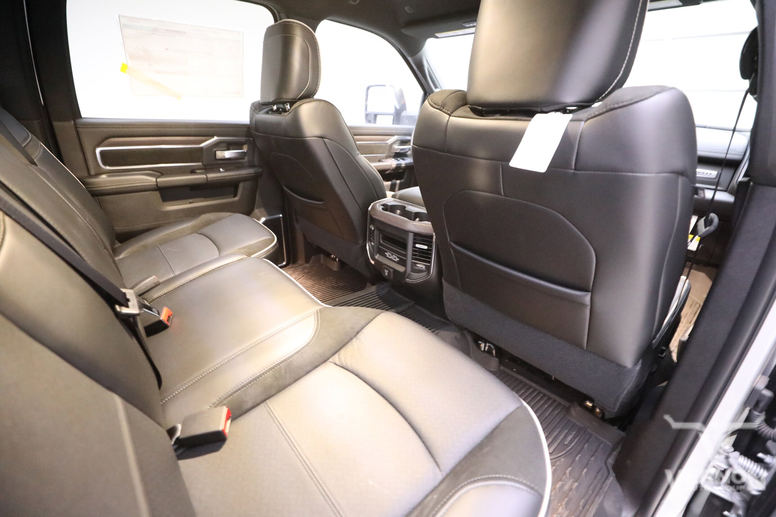 2026 RAM 3500 Laramie - Photo 12