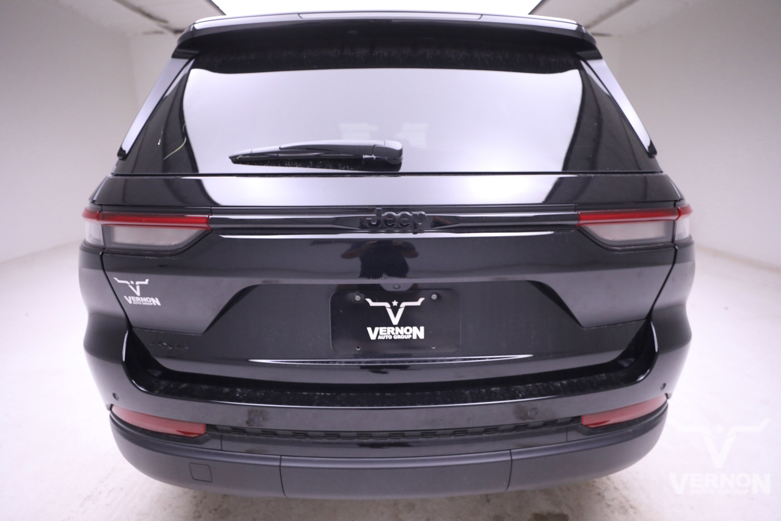 2025 Jeep Grand Cherokee Altitude photo 2