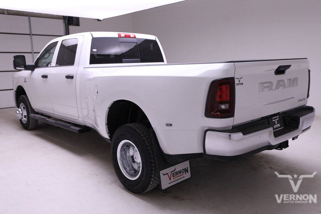 New 2026 Ram 3500 TRADESMAN CREW CAB 4X4 8' BOX Pickup