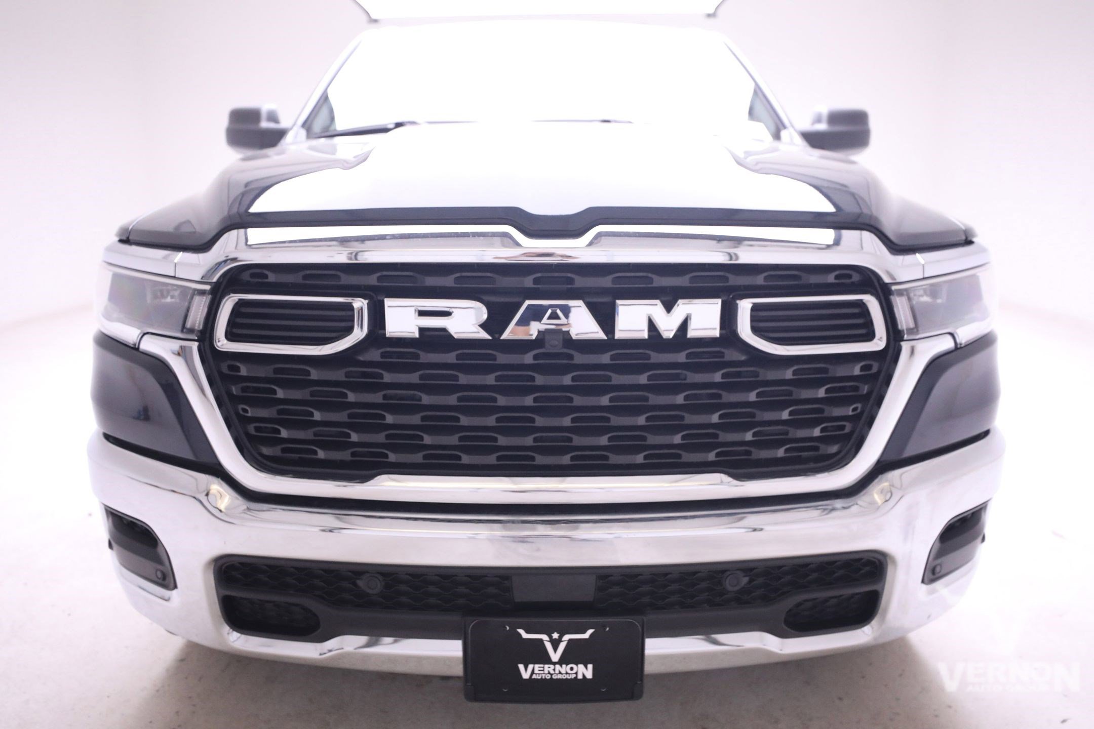 2025 Ram 1500 Tradesman photo 3