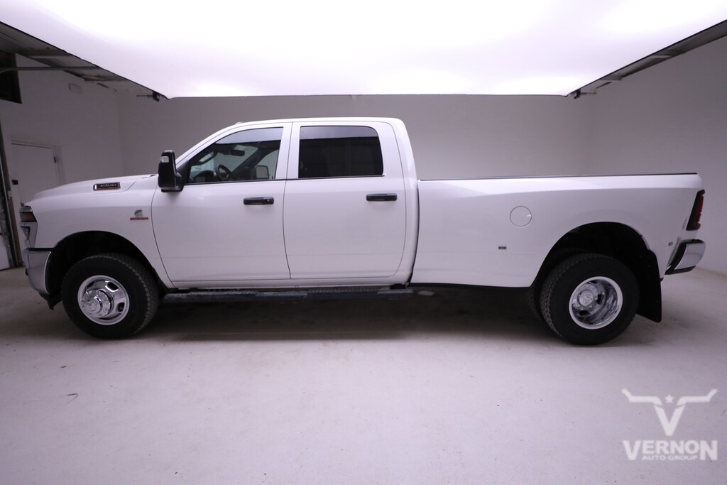 New 2026 Ram 3500 TRADESMAN CREW CAB 4X4 8' BOX Pickup