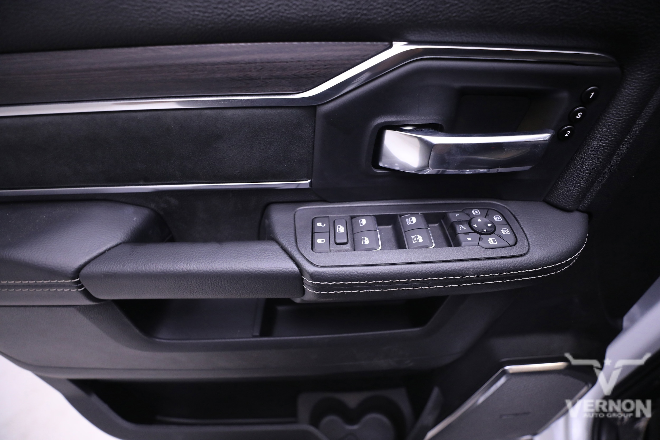 2026 RAM 3500 Laramie - Photo 19