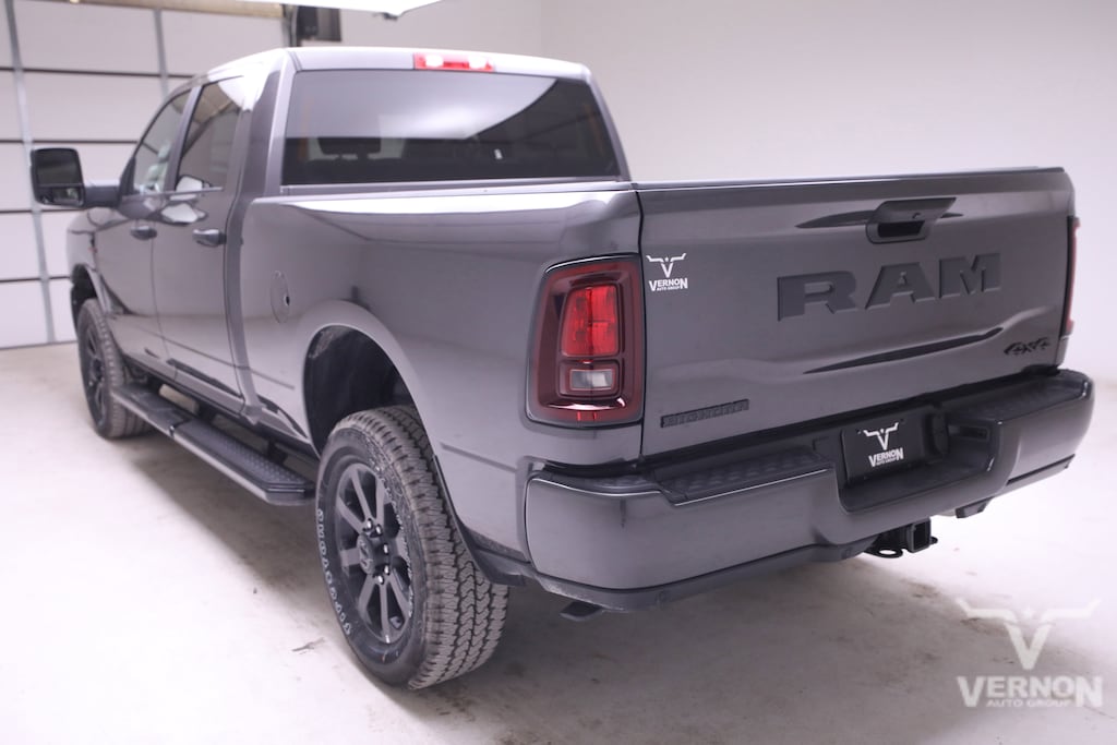 New 2025 Ram 2500 BIG HORN CREW CAB 4X4 6'4 BOX Pickup