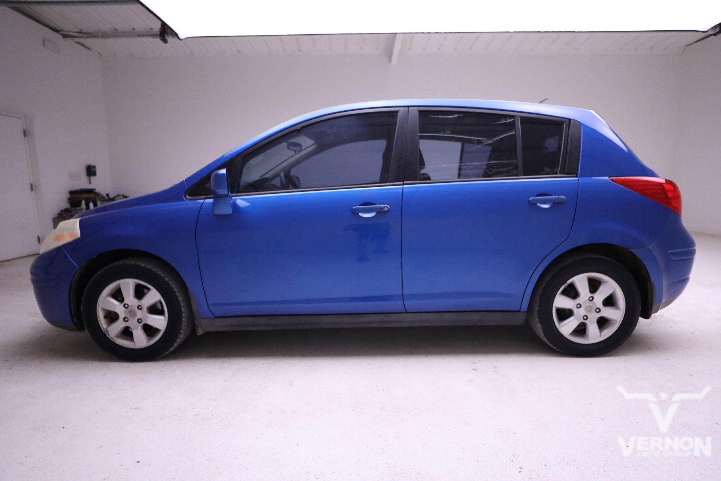 2008 Nissan Versa SL photo 2