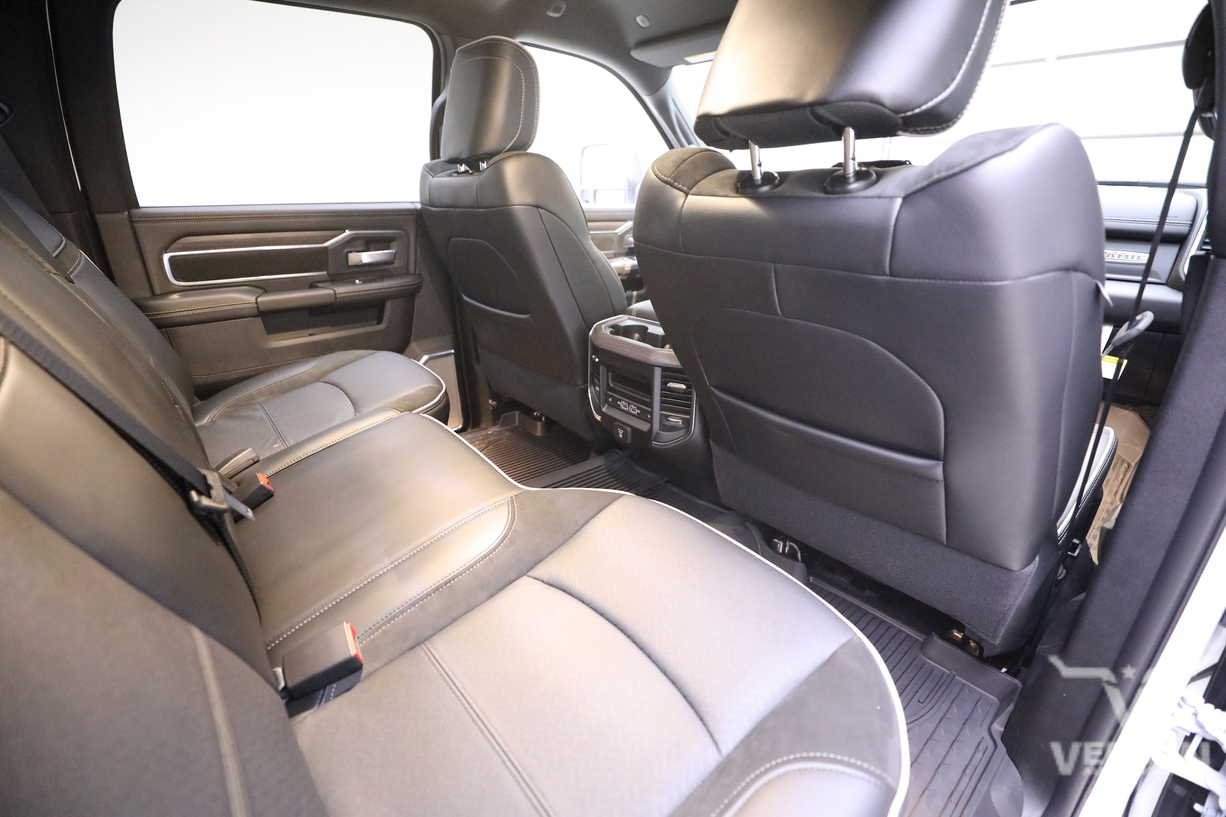 2026 RAM 3500 Laramie - Photo 12