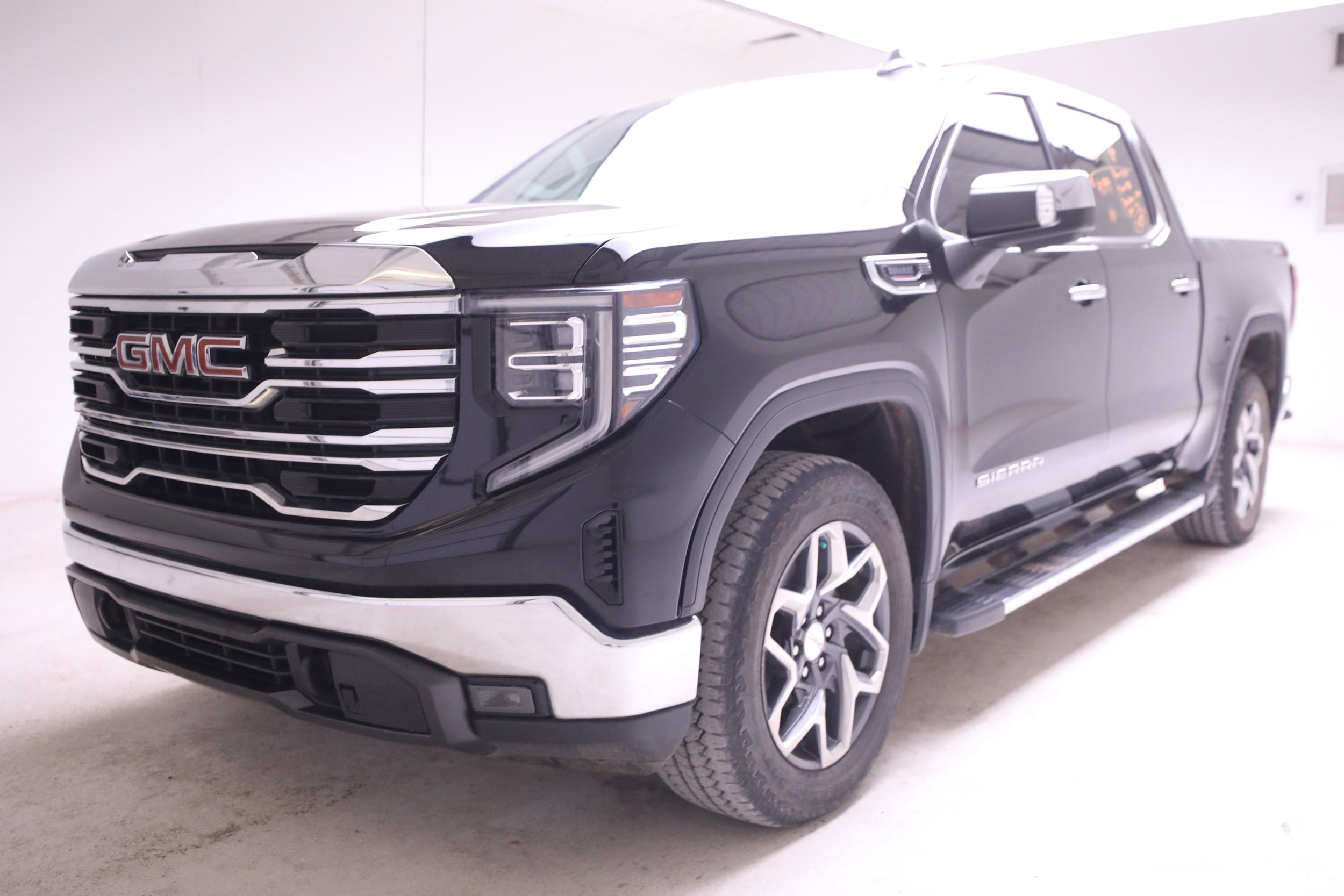 2023 GMC Sierra 1500 SLT's photo