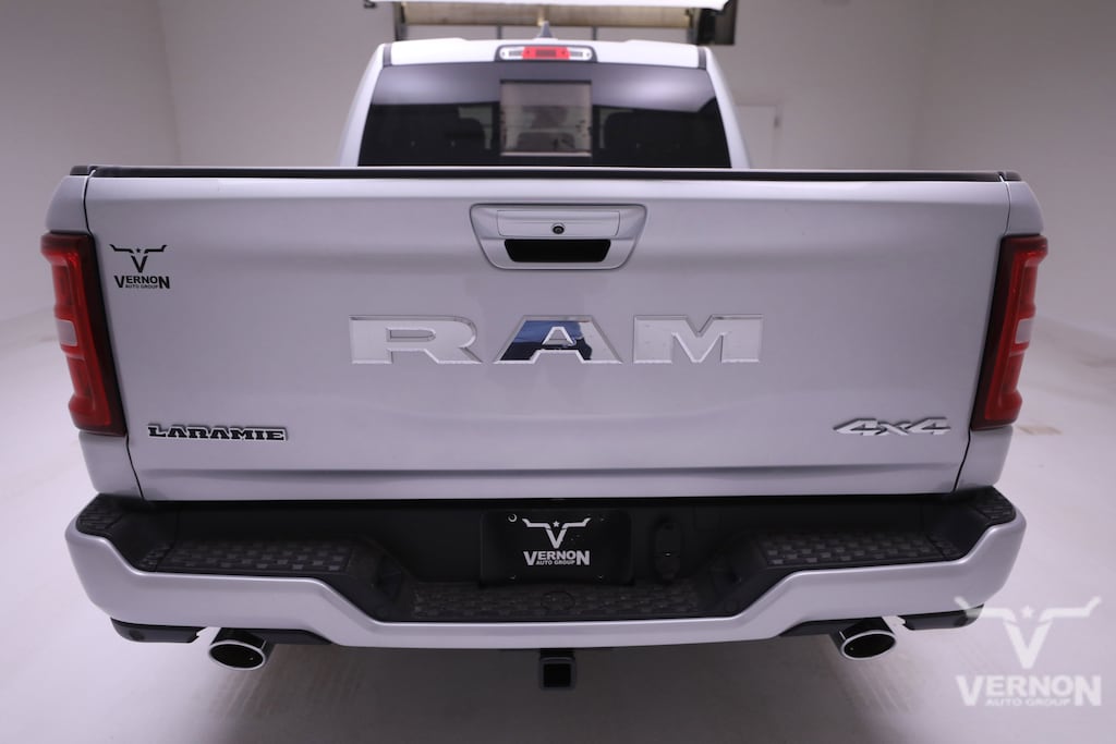 New 2026 Ram 1500 LARAMIE CREW CAB 4X4 5'7 BOX Pickup