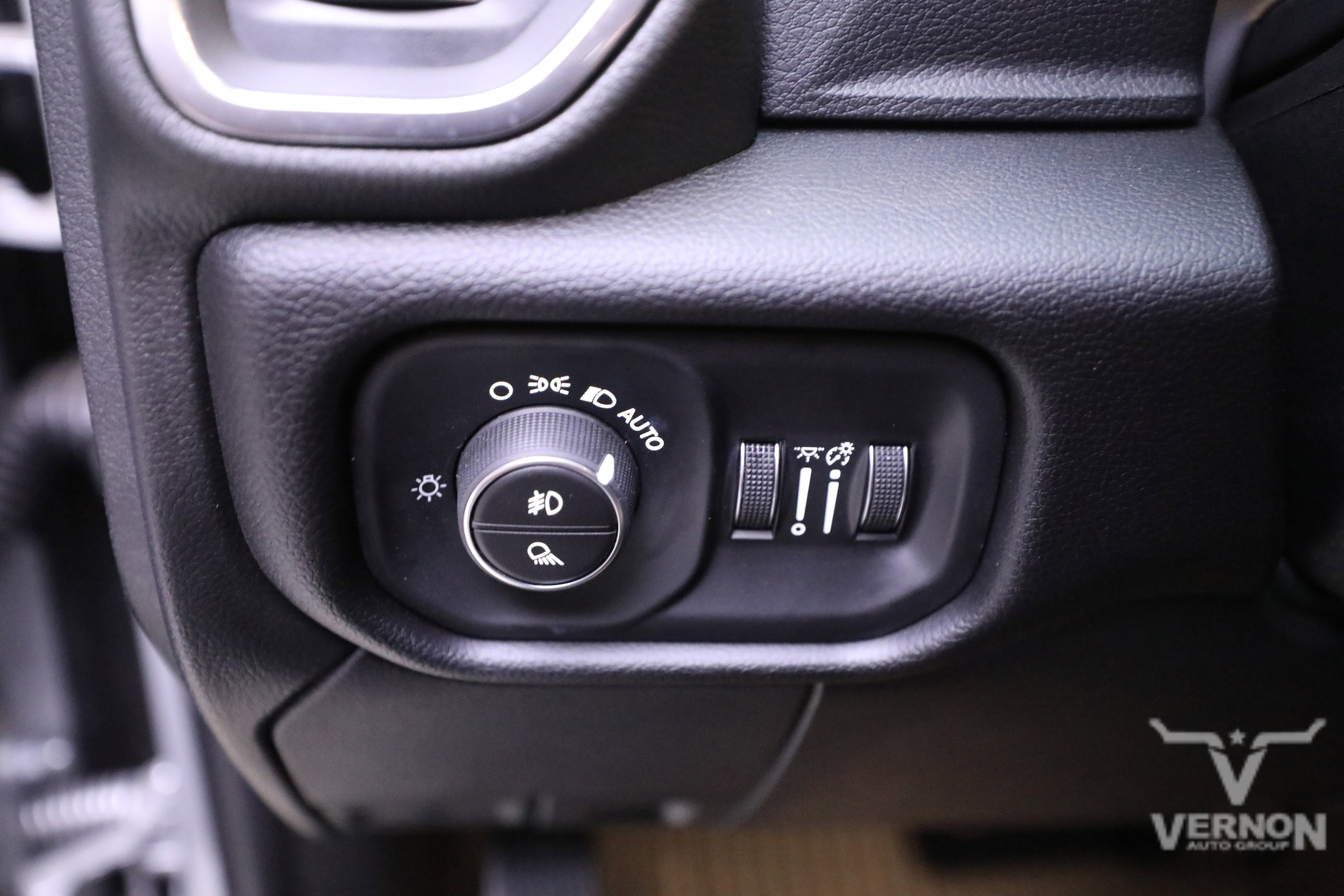 2026 RAM 3500 Laramie - Photo 16