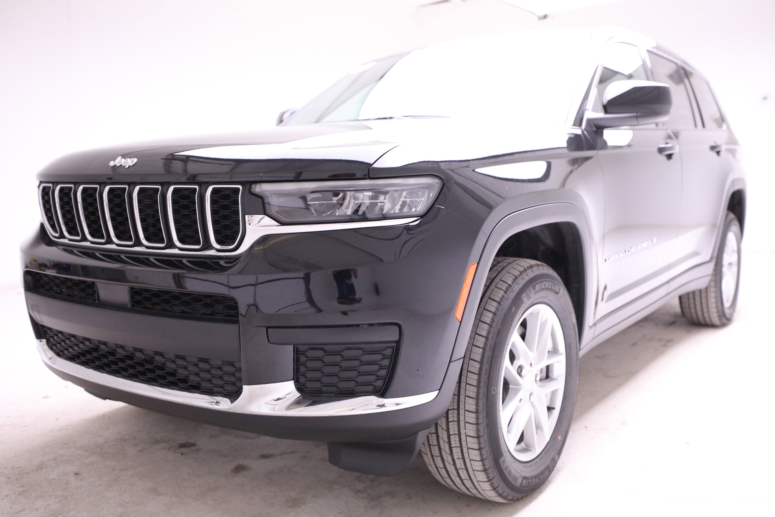 2025 Jeep Grand Cherokee L Laredo's photo