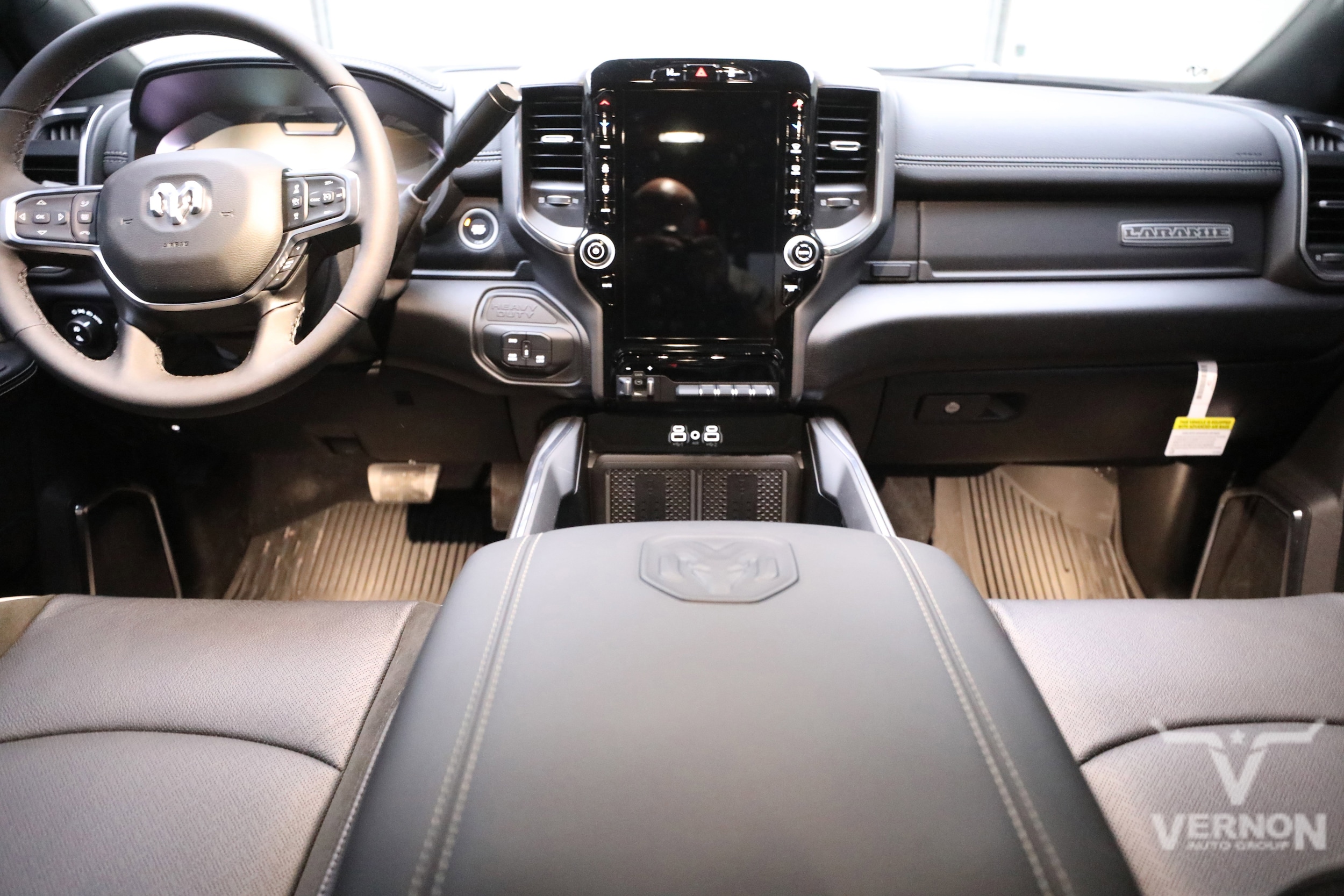 2026 RAM 3500 Laramie - Photo 13