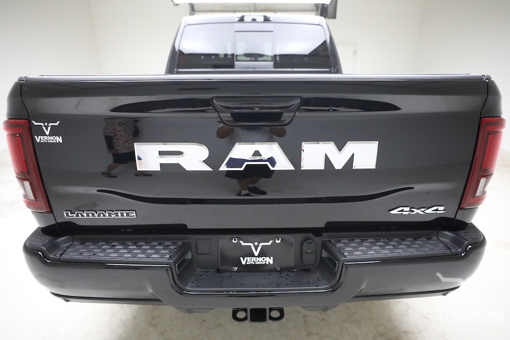 New 2026 Ram 2500 LARAMIE CREW CAB 4X4 6'4 BOX Pickup