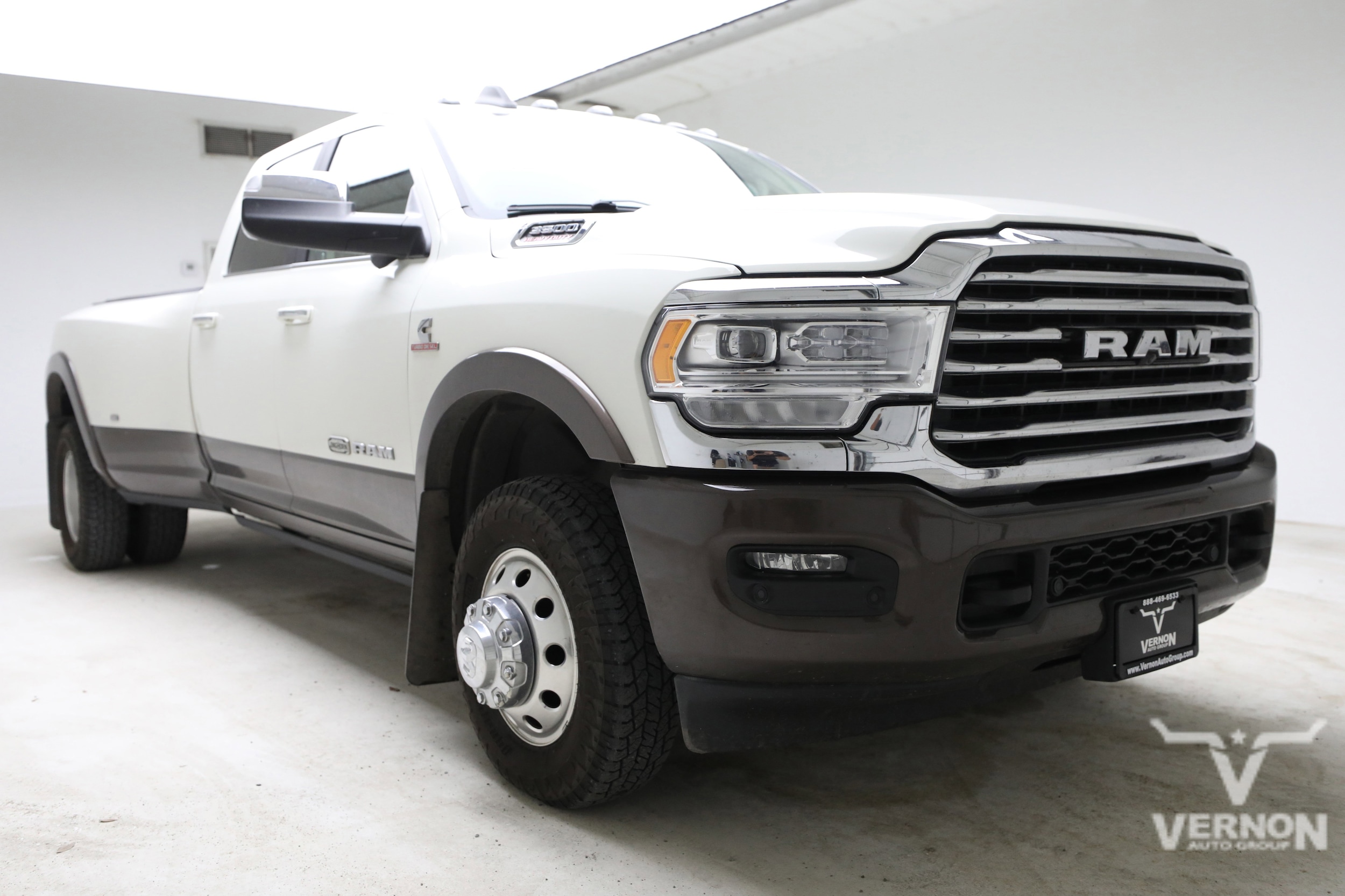 View vehicle photo 6