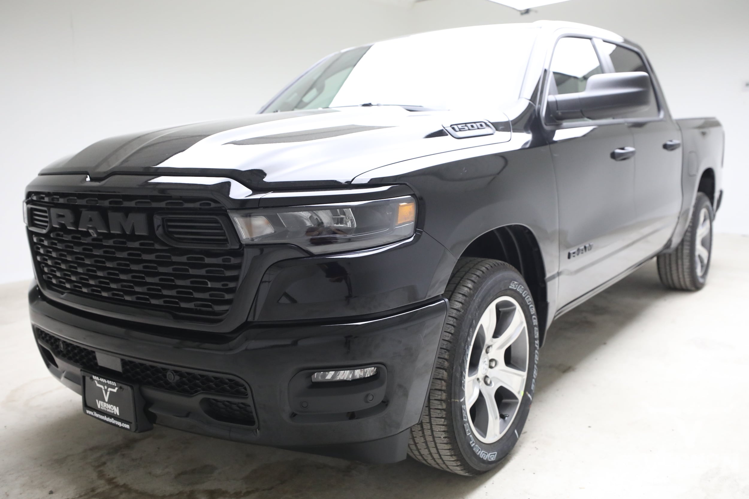 New 2026 Ram 1500 EXPRESS CREW CAB 4X2 5'7 BOX