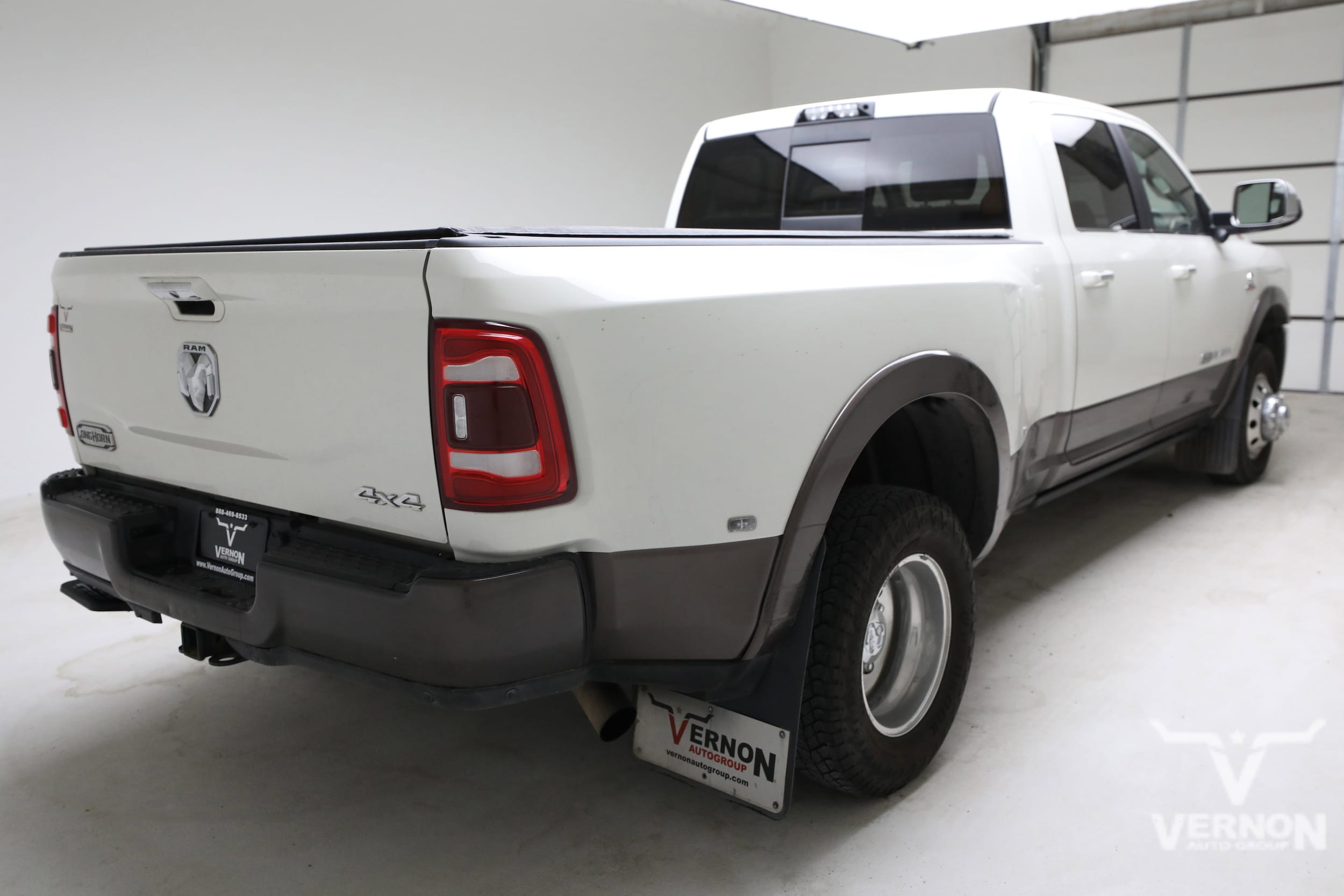 View vehicle photo 4