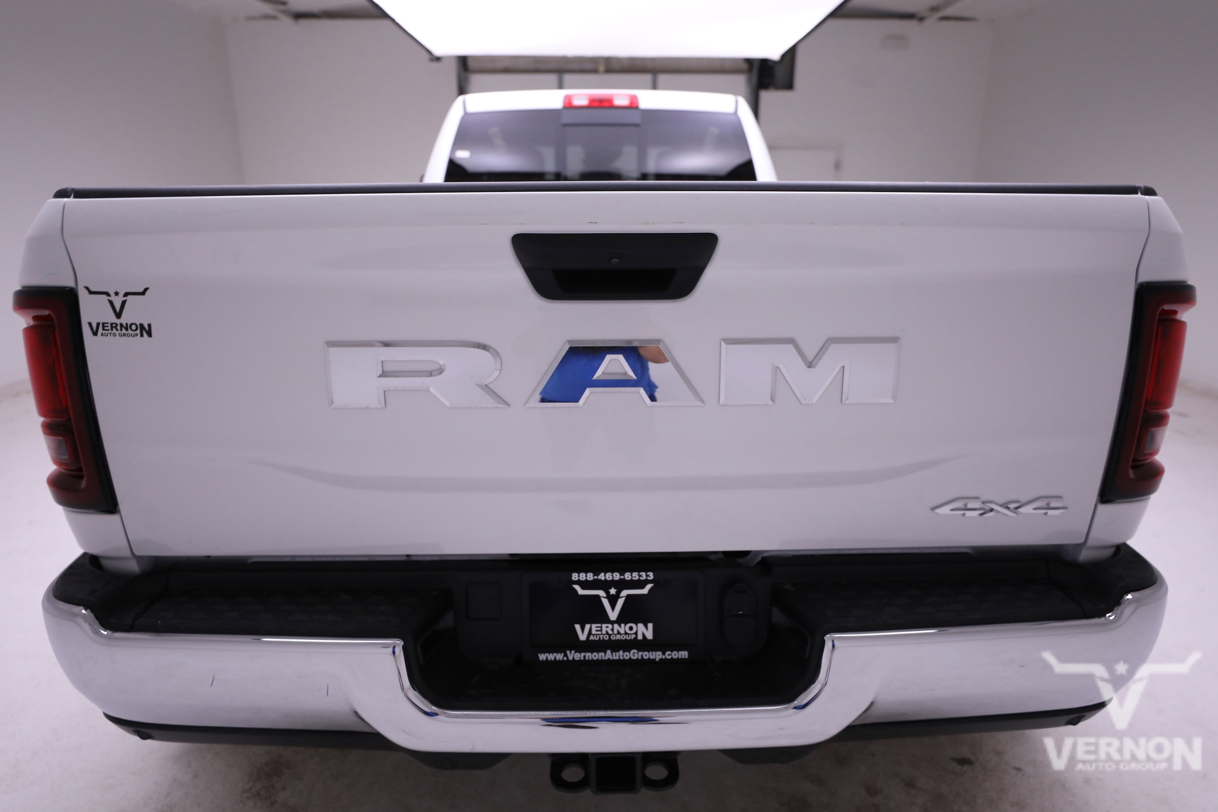 View vehicle photo 4