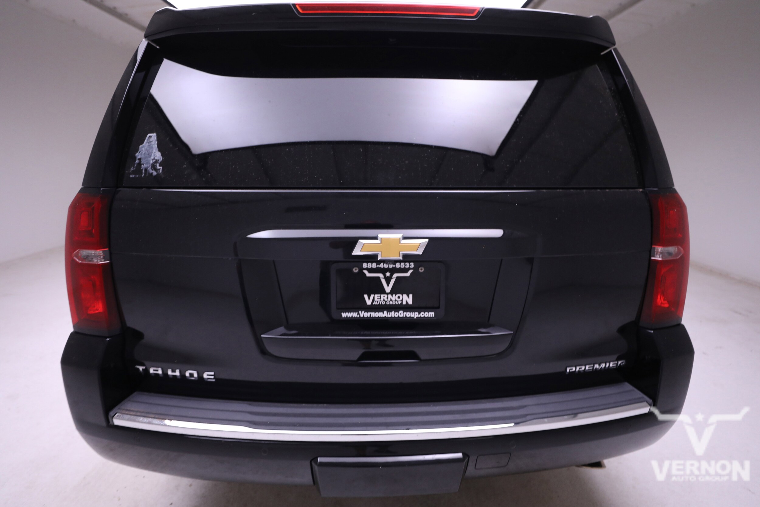 2019 Chevrolet Tahoe Premier photo 2