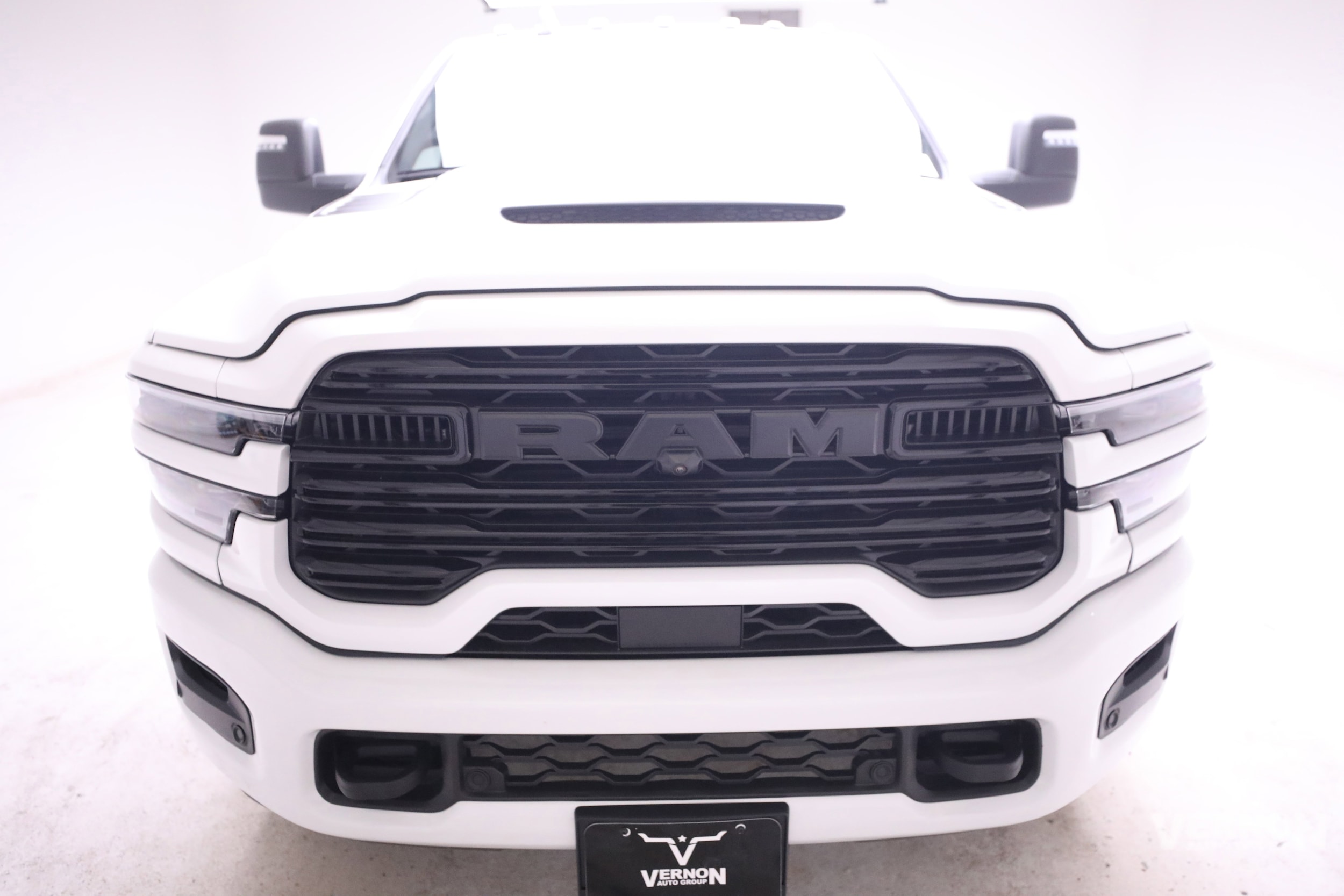 2026 RAM 3500 Laramie - Photo 8