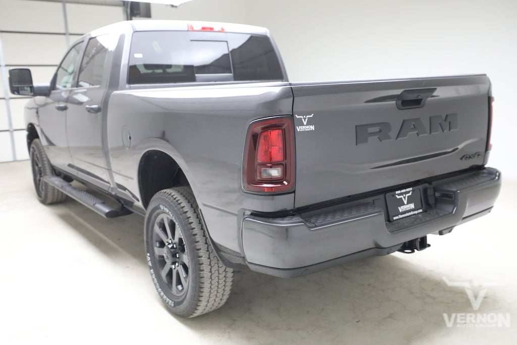 New 2026 Ram 2500 BLACK EXPRESS CREW CAB 4X4 6'4 BOX Pickup