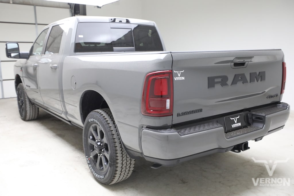 New 2026 Ram 3500 LARAMIE CREW CAB 4X4 6'4 BOX Pickup
