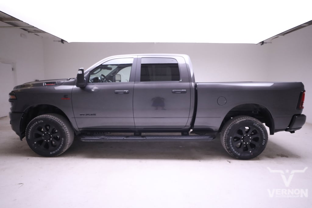 New 2025 Ram 2500 BIG HORN CREW CAB 4X4 6'4 BOX Pickup
