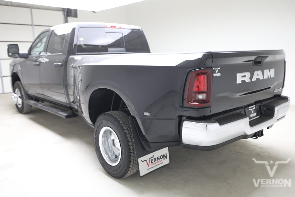New 2026 Ram 3500 TRADESMAN CREW CAB 4X4 8' BOX Pickup