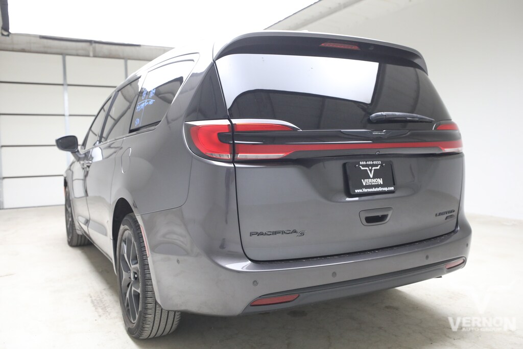 Used 2022 Chrysler Pacifica Limited Van Passenger Van