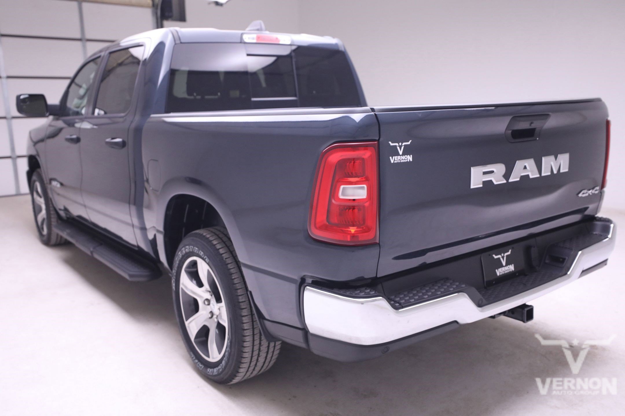 2025 Ram 1500 Tradesman photo 2
