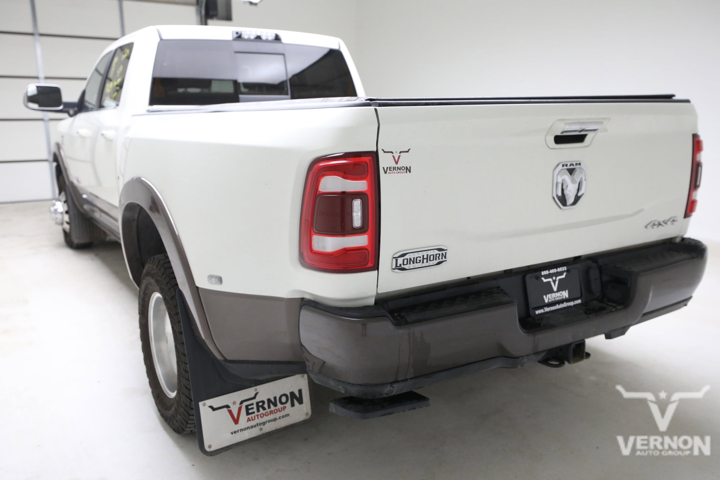 View vehicle photo 2