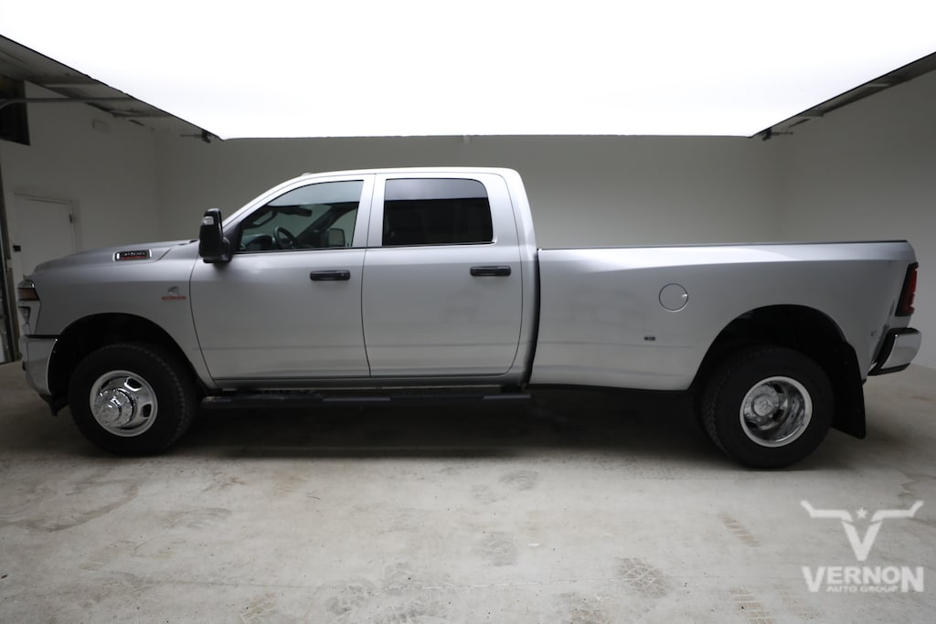 New 2026 Ram 3500 TRADESMAN CREW CAB 4X4 8' BOX Pickup