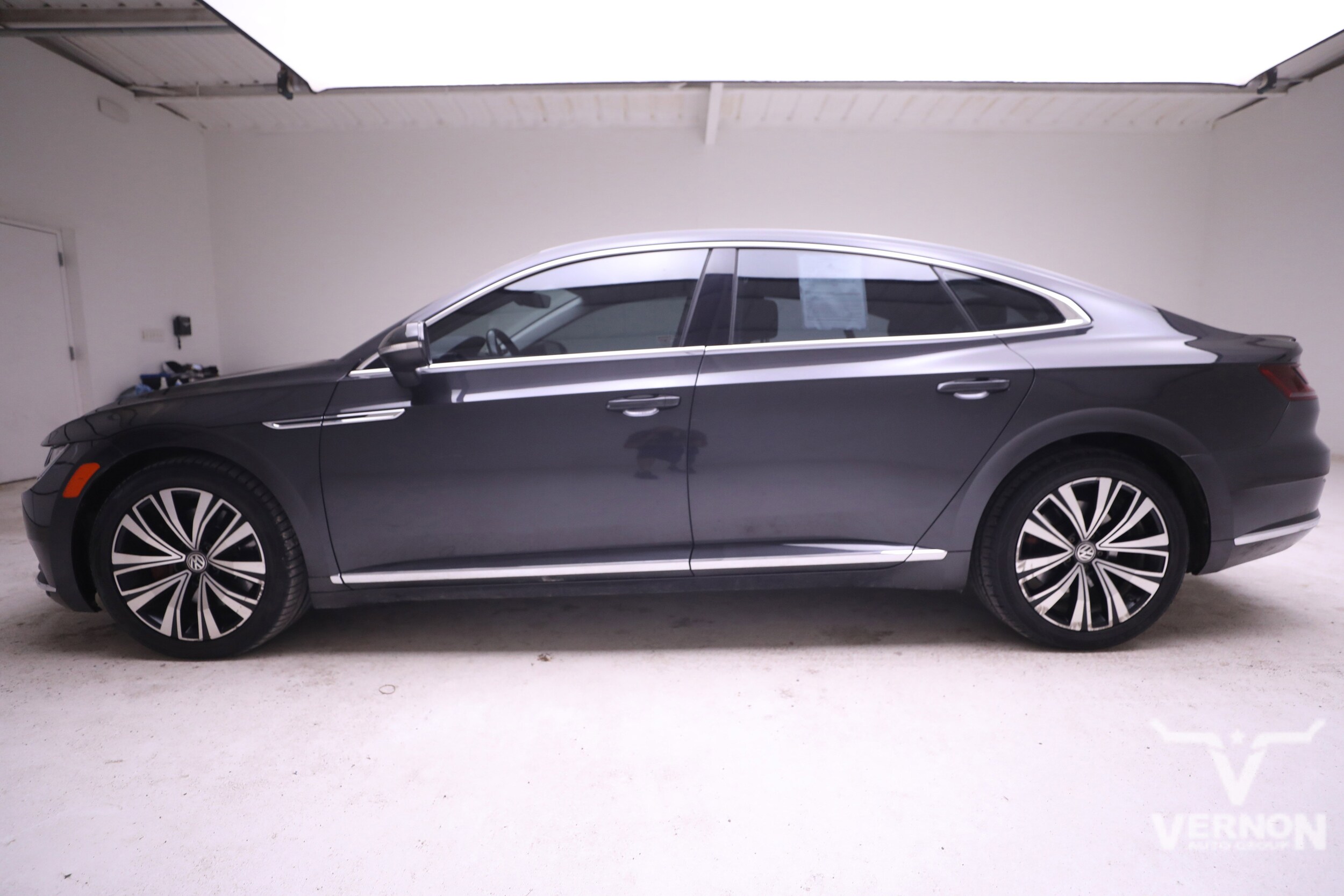 2020 Volkswagen Arteon SE photo 2