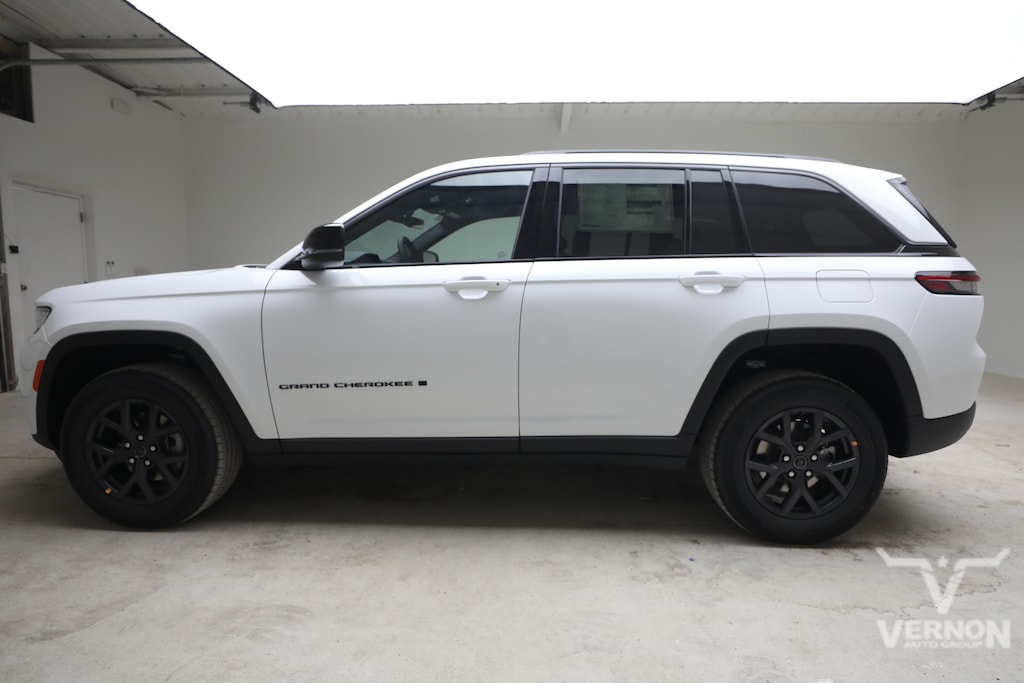 New 2027 Jeep Grand Cherokee 2 Row LAREDO 4X4 Sport Utility