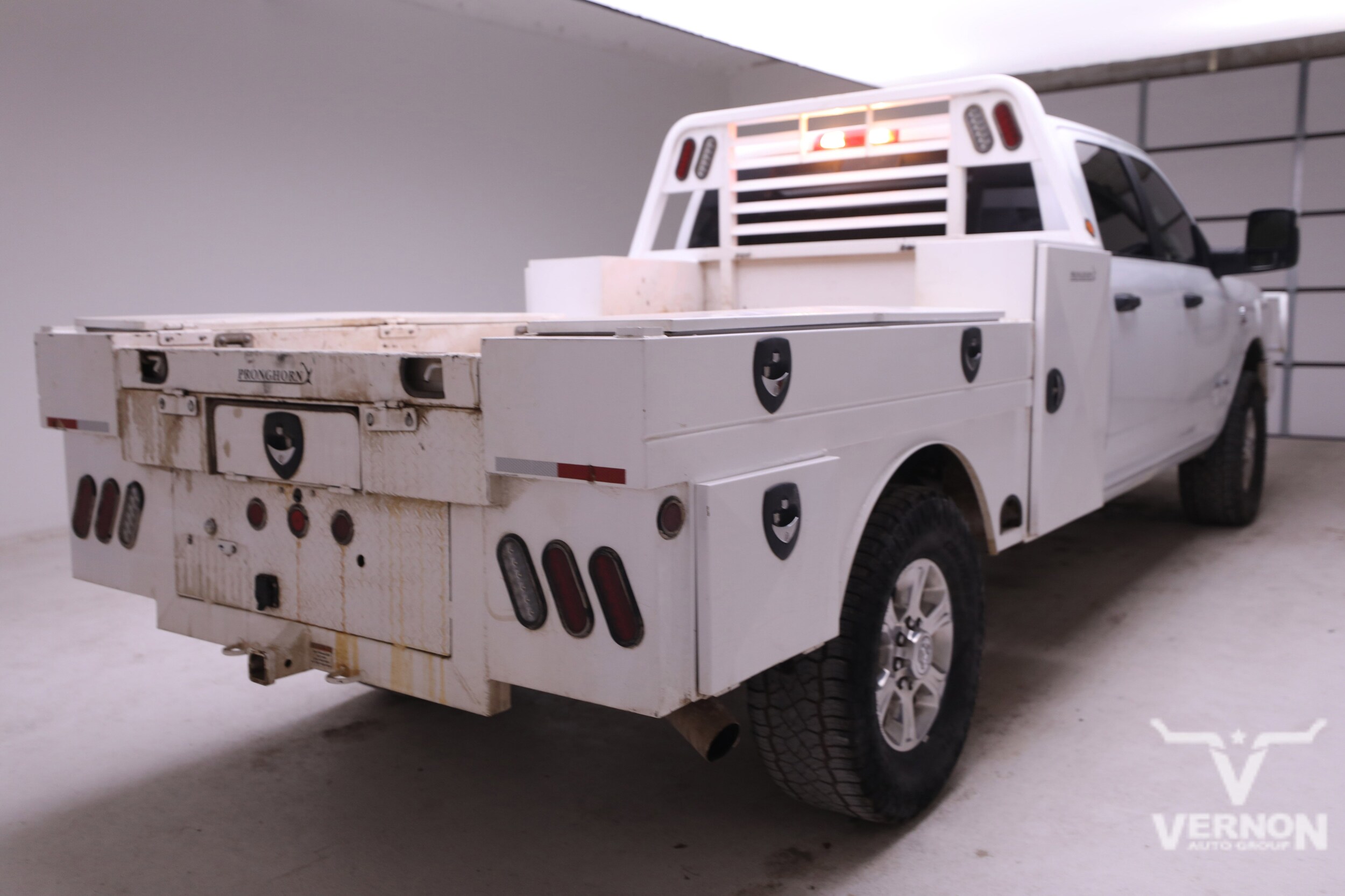 2023 Ram 3500 SLT photo 4