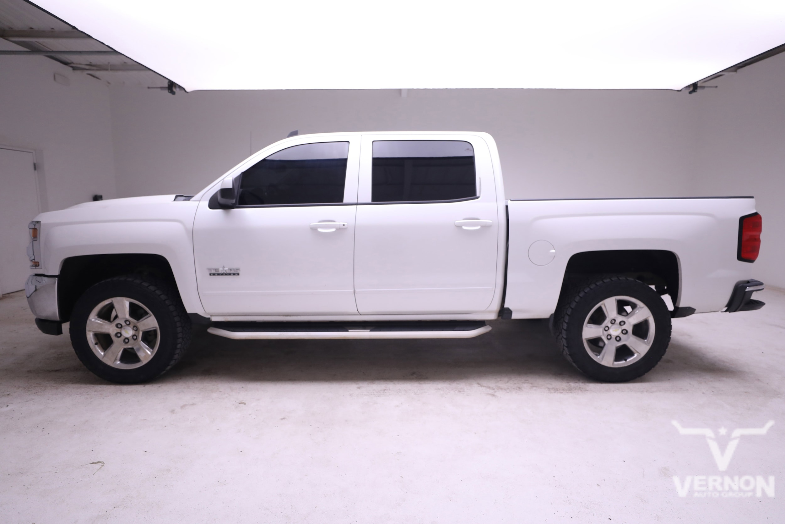 Used 2018 Chevrolet Silverado 1500 LT with VIN 3GCPCREC3JG568480 for sale in Vernon, TX