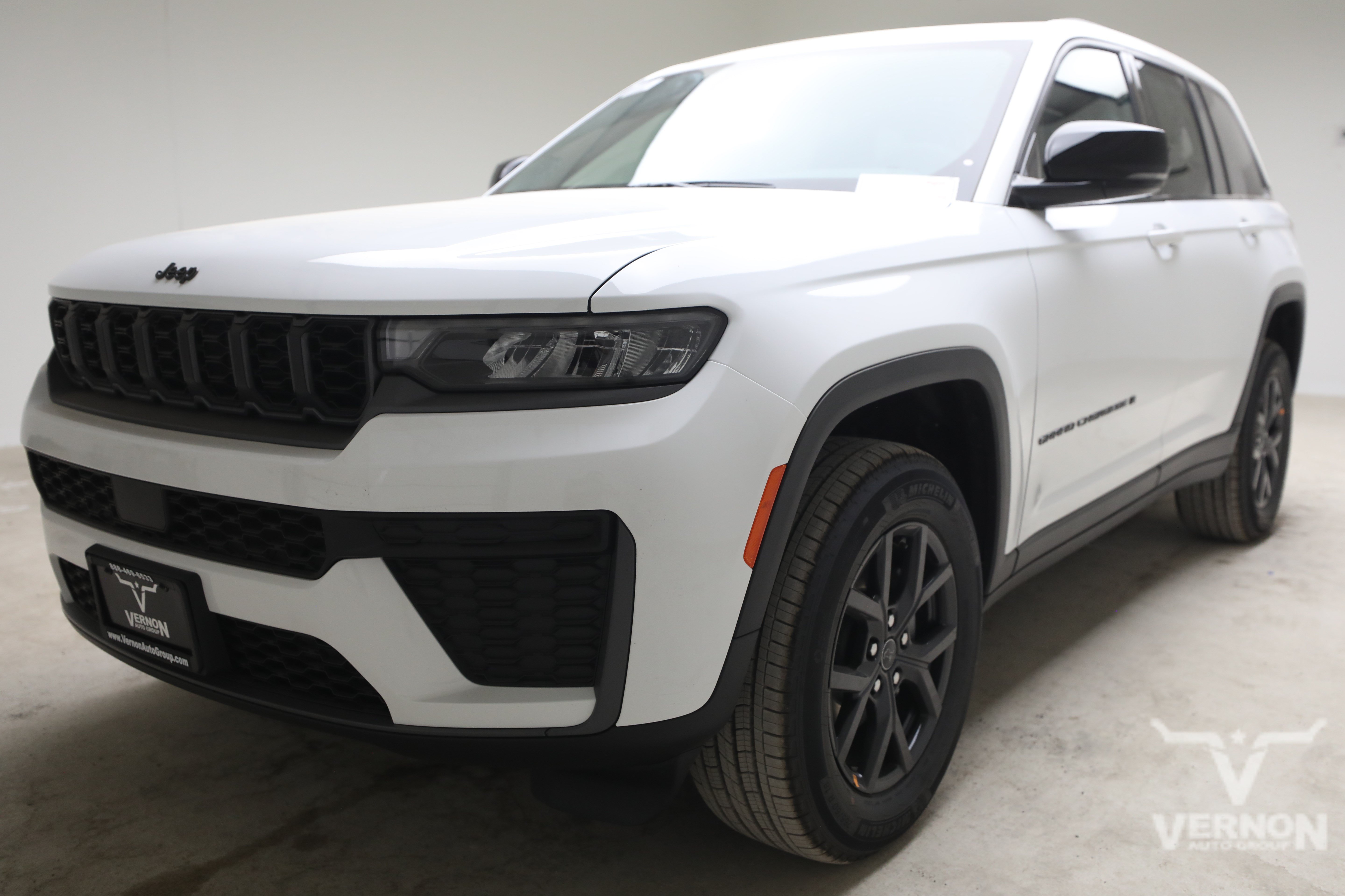 New 2027 Jeep Grand Cherokee 2 Row LAREDO 4X4 Sport Utility